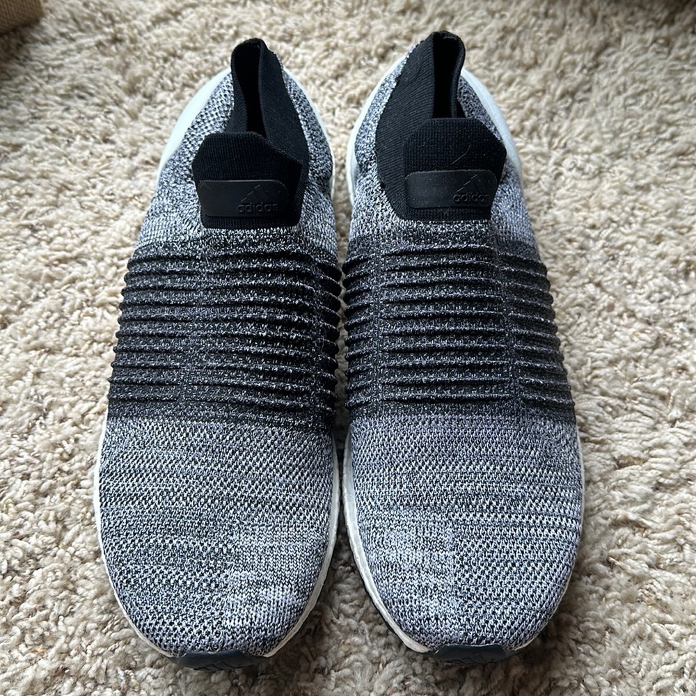 Men’s Adidas ultraboost laceless sneakers size 13